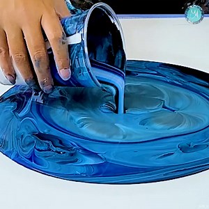 Sometimes you just need paint and water! This is a gorgeous thin paint straight pour in beautiful blues and gray! | MollysArtistry