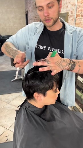 Cutting vertically with a razor on short hair . #layers #longhair #shorthair #pxiecut #razorcut #hairtutorial