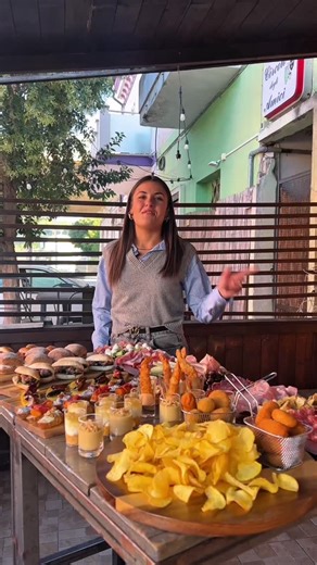 Nuova stagione, nuovo aperitivo ✨ Da Zanzibar Torre de’ Passeri arriva il MAXI aperitivo invernale ❄️ Solo 15€ a persona per un’esperienza tutta da gustare 🍕🧡 #ZanzibarTorreDePasseri #MaxiAperitivo #WinterMood #FoodTime #TorreDePasseri #AperiZanzibar | ZanziBar bar pub