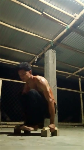 Doing Some Calisthenics Exercice. #calisthenics #handstand #exercise #workout