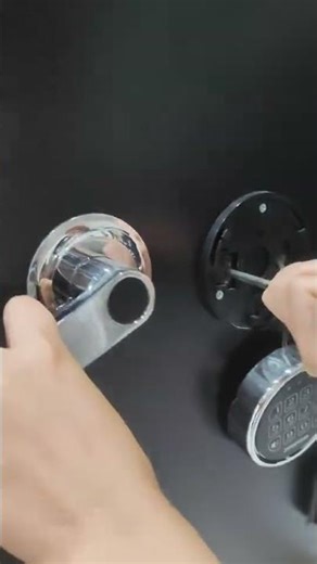 How to Open the FD2730 Safe with the Key