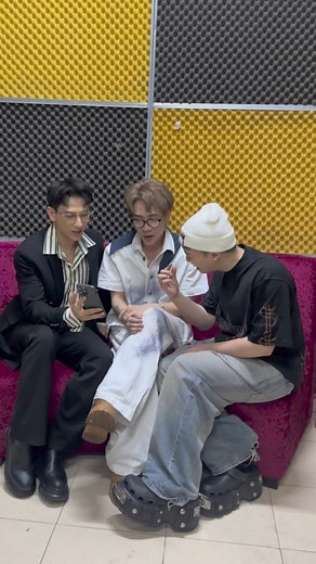 437K views · 10K reactions | Nhờ 2 thấy dạy hát bài này mà mấy thầy im re, hát cà giựt, bất ổn thực sự ;)) Chúc mừng top 1 của Catch Me If You Can ♥️ Giỏi lắm các bé! | Isaac | Facebook