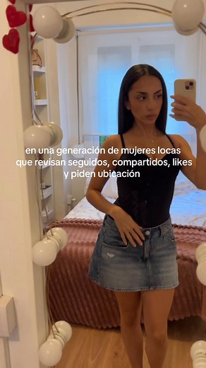 Generación de Mujeres Locas que Revisan Seguidos