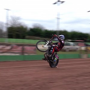 😍 Speedway. Wolverhampton. Monday night! 👊 Be there to support our lads. Gates open at 6.30pm, tapes up at 7.30pm. 🎥 Paul Rose #Speedway | #Wolfpack 🐺🐾 | Wolves Speedway