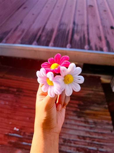 Mini Daisy Pipe Cleaner Tutorial