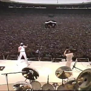 #flashbackfriday to July 13, 1985. Live Aid was a benefit concert held at Wembley Stadium in London to raise relief funds for Ethiopia, struggling with famine. Widely regarded as one of the greatest concert moments of all time, Queen stole the show performing their hits Bohemian Rhapsody, We Are The Champions, and this minute long We Will Rock You- which might be one of the grandest audience sing along moments of all time! - - - #queen #freddiemercury #rockhistory #liveaid1985 #livemusic #concer