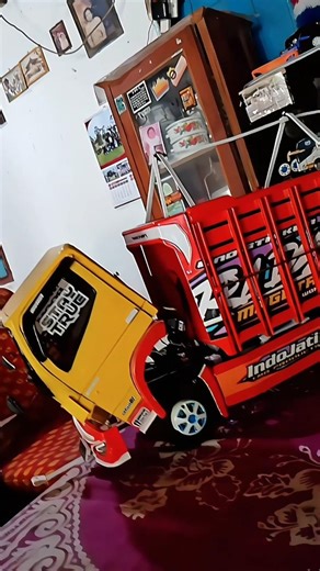 🟡Miniatur truk canter pasang stiker bak samping || Cinematic miniatur terbaru