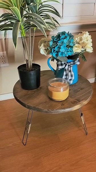 Grab a Dollar Tree paper towel holder & a wood round... 🤯