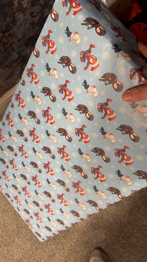 371K views · 813 reactions | I’ve wrapped over a 100 so far and running out of paper so I’m doing this #fyp #viral #lifehack #trending #christmas | Right Guys Reviews | Facebook