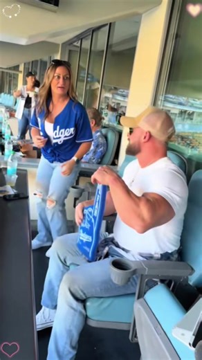 When a Celebrity Surprises a Fan in Real Life… This Reaction Is Pure Magic 😭✨ #CelebritySurprise #FanReaction #DreamComeTrue #WholesomeMoment #StarPower