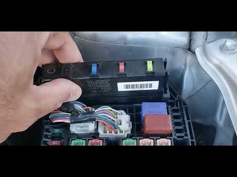 Qué fusible y relay controlan la bomba de gasolina/combustible de un Toyota Yaris 2007-2012