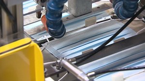 Small businesses have PPE, but struggle to get it to the frontlines | CNN Business