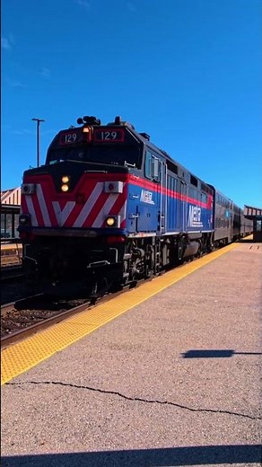 Metra 129 Rolls Outbound Through Villa Park