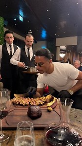 Have you ever seen the Salt Bae in action? 🧂❤️🤷🏽‍♂️ We’re at the Nusr-Et Steakhouse in Dubai with @biancaandreescu_ for dinner and a show! 🥰🤣 What do you rate his performance out of 10? 🤷🏽‍♂️ | Foodporn