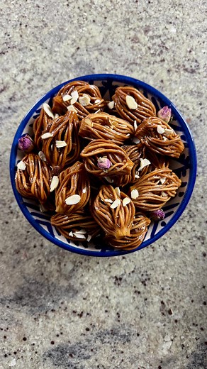Chebakia Bouchnikha - a beautiful, delicate honey-soaked pastry made with milk. The name can vary by region and is also known as Chebakia with Milk or even just “Bouchnikha.” The name comes from the Moroccan toothpick plant, as the pastry’s shape resembles its dried flower. Much like traditional chebakia, this sweet is a popular choice during Ramadan which starts this weekend. The full video and recipe drops tomorrow! Until then, b’saha & bon appetit! . . #moroccanfood #moroccan #moroccancuisine