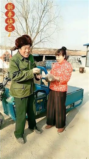 Countryside Couple's Hilarious Spring Festival Album
