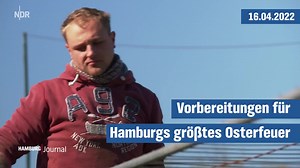 Am Hower Hauptdeich in Kirchwerder wird es entzündet. Der örtliche Junggesellenverein organisiert das Event seit 60 Jahren. | NDR Hamburg