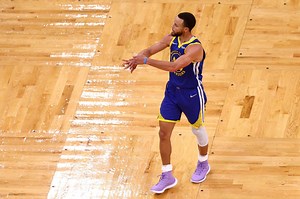 Listing Steph Curry's top 5 performances in the 2021-22 NBA Playoffs