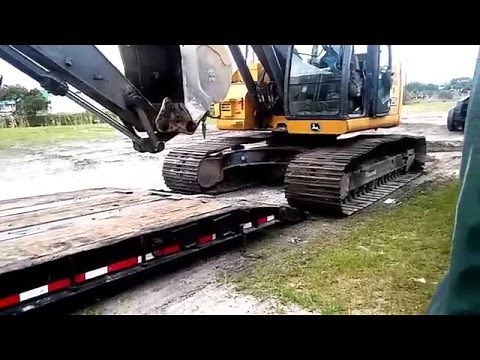 How to load a excavator and a milling machine on a lowboy trailer