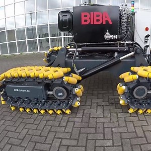 With the flip of a switch, this track drive system can move left, right, forward and backward 🔄 | In The Know Innovation