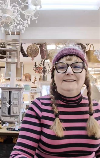 Les Glaneuses du village - Boutique on Instagram: "🏋️‍♂️ WEIDER 🏋️‍♀️ 📍 Montréal, Québec, Canada Fondée en 1936 par Joe Weider Icône mondiale du conditionnement physique, la compagnie Weider est née à Montréal sous l’impulsion de Joe Weider, pionnier du culturisme moderne. Depuis 1936, la marque est associée à la force, à la discipline et à l’histoire du fitness, avec des équipements devenus aujourd’hui de véritables pièces vintage recherchées. Une belle page d’histoire canadienne 🇨🇦💪 #Wei