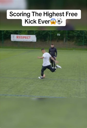 Epic Free Kick Challenge: Wall Height Comparison