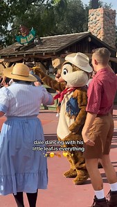 Dale is such a fall girlie 🍂💛 📸: Frontierland Hoedown 📍Magic Kingdom #disney #disneyworld #disneyparks #magickingdom #disneygram #frontierland #frontierlandhoedown #chipanddale #chipndale | Theme Park Girl
