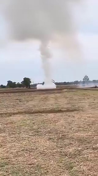 During 9 may mysteries object seen in Okara Pakistan Look like missile DebrisDate: 9 May 2025