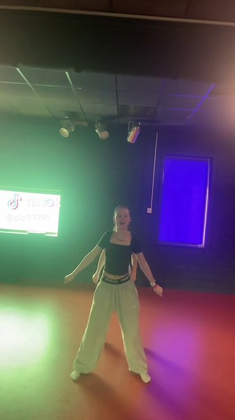 Video's van pip🪩 (@pip27291) met Mek It Bunx Up Showmusik Remix - Showmusik