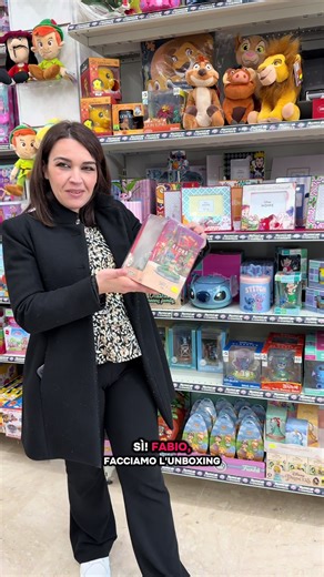 🌴✨ Aloha, collezionisti! ✨🌴 Da Home & Games 2.0 sono arrivati un sacco di Diorama Disney, e oggi ti presentiamo una chicca imperdibile 💙 🌊 Lilo & Stitch – Aloha D-Stage Diorama Figure | Beast Kingdom 🌊 Porta sulla tua mensola tutte le vibrazioni dell’isola 🏝️ ✔️ Collezionabile Disney con licenza ufficiale ✔️ Scolpito con cura e dipinto a mano ✔️ Alto 16 cm, con base espositiva di alta qualità ✔️ Perfetto per vetrina, scrivania o per tutta l’Ohana Fa parte della linea D-Stage di Beast Kingd