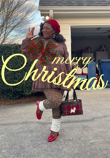 Stylish Maternity Outfit Ideas for Christmas 2025