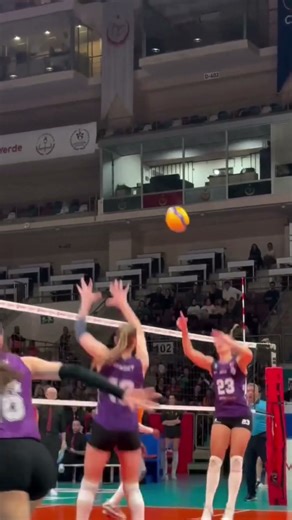 block out saliha sahin #salihasahin #volleyball #zerenspor