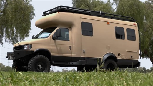 Custom-Built, $160K Starflyte RV Is an Off-Grid 4x4 Beast With Countless Creature Comforts