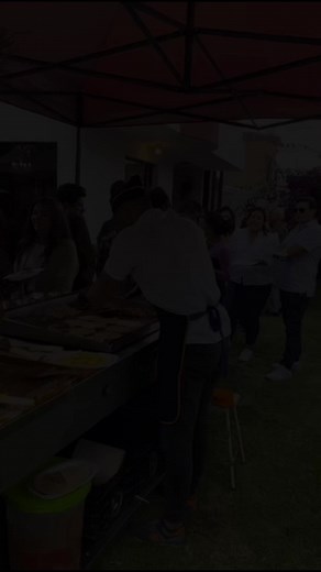 Eleva el sabor de tus eventos con las taquizas del Gordo! 🌮🌮 Nuestros taqueros están preparados para brindarte el mejor servicio y los mejores tacos del país! 🐖💨 Con la aprobación del señor don Gordo 🌶️ Aquí cocina su mítico Gordo 🍍CUMBAYA - Plaza Pampite @plazapamprite Av.Pampite y Fray Domingo. 🌴LOS CHILLOS @puruhashopping Av. Ilaló y calle de los Cisnes, vía al Tingo 🐖FLORESTA Isabel la Católica N24-82 y La Coruña #tacos #taqueria #comidamexica #restaurantesquito #restaurantesuio