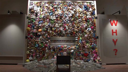 Umano. Poco. Umano. San Benedetto Po, 31/01/2026 - dur: 4:40 La personale di Andrea Riccò in collaborazione con Emergency accompagna il visitatore in un percorso immersivo nella disumanizzazione contemporanea. https://www.mantova.tv/index.php?videoID=3759 Scarica l'app "Mantova.TV" e seguici sulla tua SmartTV "Android" e sui cellulari e tablet "Android" e "iOS". | Mantova.TV