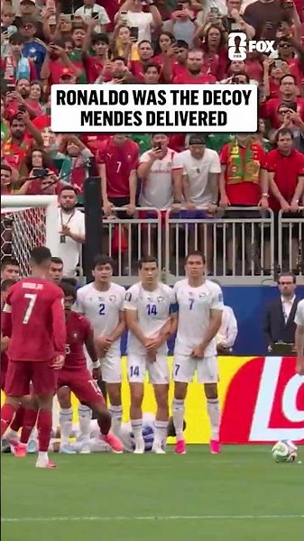 Unselfish from Ronaldo, as Nuno Mendes sends this one into the back of the net from the free kick 🇵🇹