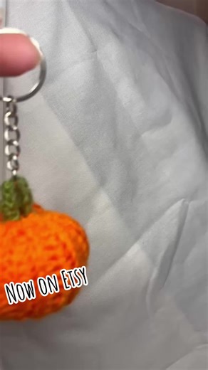 Handmade crochet pumpkin keychains 🎃🍂 Perfect for autumn vibes, spooky season & cozy fall gifts! #crochet #bagcharm #keychain #autumn #halloween