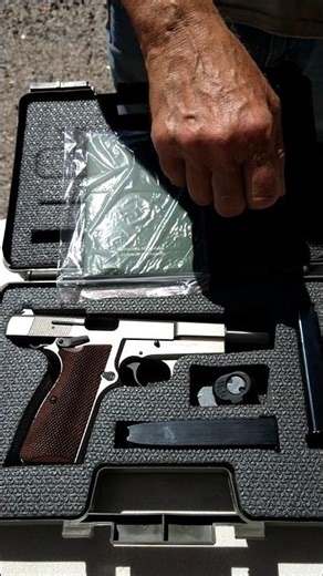 Inglis P-35 unboxing. Unboxing a new Inglis P-35 ( Browning HP clone).
