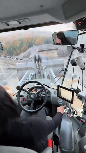 Night Shift Gold Mining in Yukon: Female Loader Operator | Gold Rush Hunter