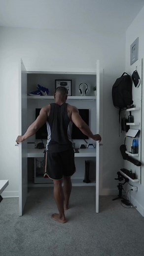 Here’s what I’m bringing in my tech🎒on my trip to Toronto this weekend. What are some tech things you like to bring with you when travelling? . #tech #reviews #techbag #techbackpack #midastech #technology #travel #techtravel #edc #everydaycarry #apple #smartsunglasses #nintendo #switcholed #vacation #lifestyle #techie #whatsinmybag