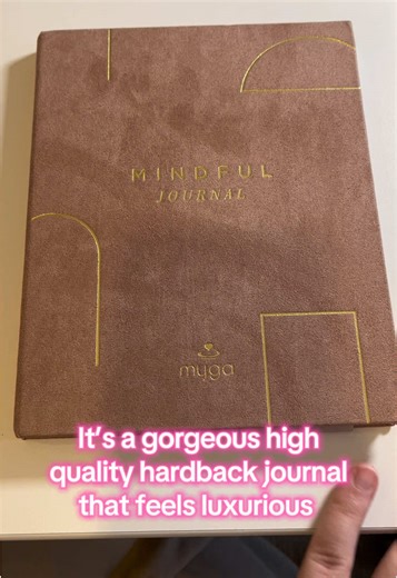 If you want to focus on mindfulness this year this mindful journal is such a great way to do that. It gives you weekly prompts that focus on both reflecting on the previous week as well as setting goals and intentions for the upcoming week. It’s not overwhelming, but a great weekly ritual to bring more mindfulness into your life. #mindfulness #mindfulmoments #journalling #gratitude #newyearnewme