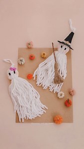 Halloween Ghost Craft idea 👻 I love how simple these little ghosts are to make, we had so much fun making them last year, you just need to wrap some wool and tie it, I always add a pom pom to make the face part a little fuller but you can make them with out too ✨ We’ve made them Egg box witch hats, string brooms and hair bows 👻🎀 They look cute made in to a garland or as hanging decorations ✨ 🏷️Autumn Crafts, Halloween crafts, diy Crafts, recycled crafts #september_play #autumncrafts #recycle