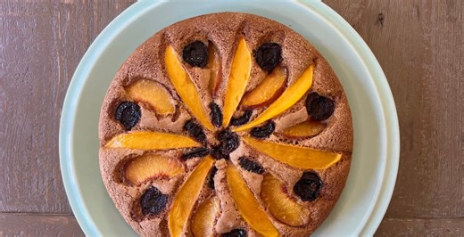 A Very Easy Almond Cake to Deliver Joy