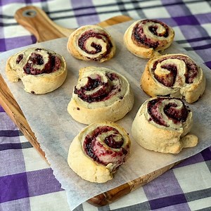 Pinwheel Scones This easy recipe can be whipped up in minutes, the perfect way to impress your friends or family. The scones are so soft and delicious with a hint of cinnamon which goes so well with the Anathoth Berries & Chia Seed Preserve. Anathoth Farm has a new range of fruit and seed preserves that celebrate the goodness of local fruit and the wholesome texture of seeds. Find the full recipe here: https://vjcooks.com/pinwheel-scones/ | VJ cooks