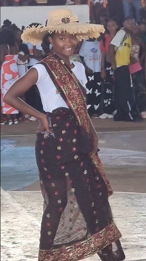 Traditionally dressed schoolgirl Madagascar 🇲🇬 ✨️