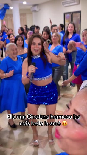Ella tan bella lo dió todo en la pista y me decía yo si bailo con usted y pudo no saben la alegría que me da de verlas a ella que cuando Gina está cerca su alegría se les nota