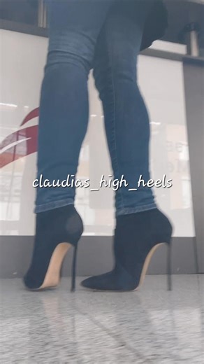 Natürlich habe ich auch ein Reel für heute. Ich trage wenige High Heels ohne Plateau - aber ein Blade ist schon toll. 🥰 #casadei #casadeishoes #highheelsshoes #blade #highheelsfashion #highheelsboots #boots #highheelstyle #HighHeels #highheelslove | Claudias High Heels