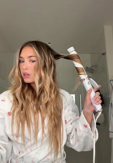 Effortless Beach Waves Hair Tutorial in 5 Minutes