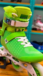 Já conhece o Powerslide Swell? Este é o promodel da patinadora espanhola @judit.coach que é referência em exercícios com foco na patinação. É um modelo leve, confortável e perfeito pra fazer um role fitness de alta performance. Vem com 3 rodas de 100mm, rolamentos Wicked abec9 bastante velozes, e a bota interna é uma Myfit Prime top de linha. Está saindo de R$2999 por R$2699 em 6x sem juros usando o cupom✨ROLLING10✨ em nosso site #rollingsports #feitaporpatinadores #powerslidebrand #welovetoskat