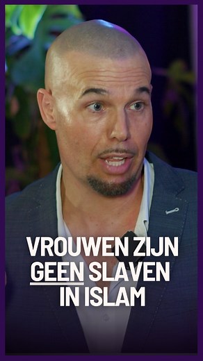WijsDom on Instagram: "“Islamitische vrouwen mogen niks.” Dat is wat veel mensen (bewust of onbewust) geloven. Maar klopt dat wel? Joram vertelt hoe de eerste vrouwen binnen de islam géén onderdrukten waren, maar juist krachtige leiders, onderneemsters en kennisdragers. 💪🏽 Het probleem? We verwarren cultuur met religie. Zelfs veel moslims weten niet meer wat wat is. De volledige aflevering met Joram staat nu op YouTube!"